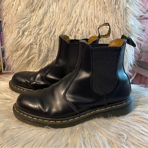 2976 Yellow Stitch Smooth Leather Chelsea Boots